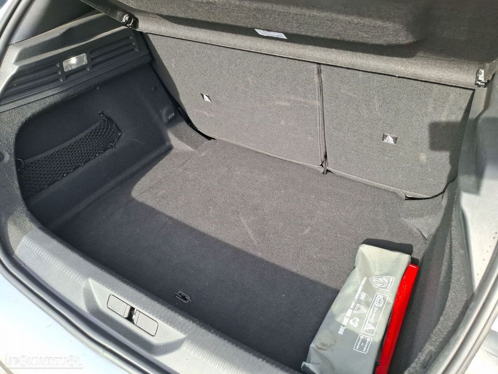 Peugeot 308 1.2 Hybrid Style e-DCS6 - 24