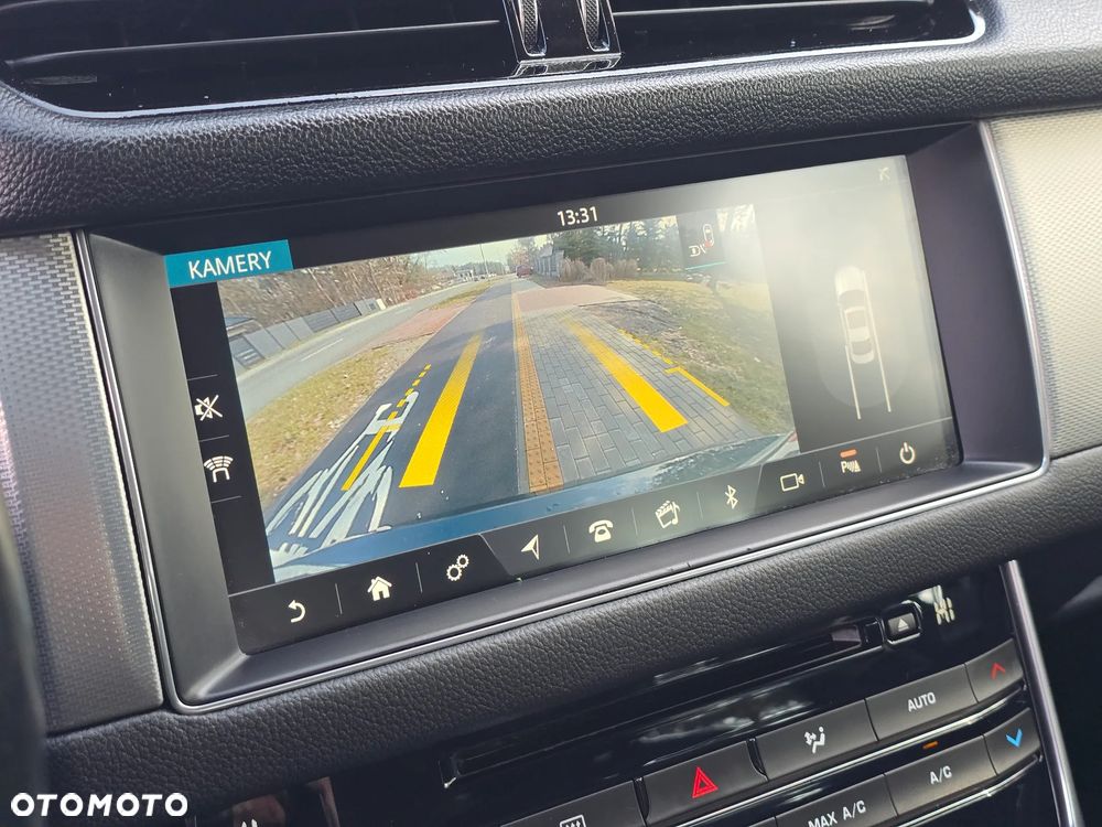 Jaguar XF 20d AWD Prestige - 8