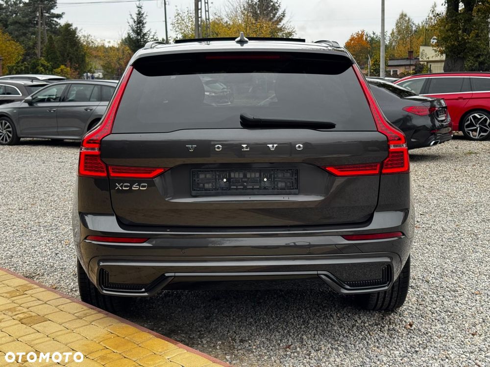 Volvo XC 60 B4 D AWD Plus Dark - 12
