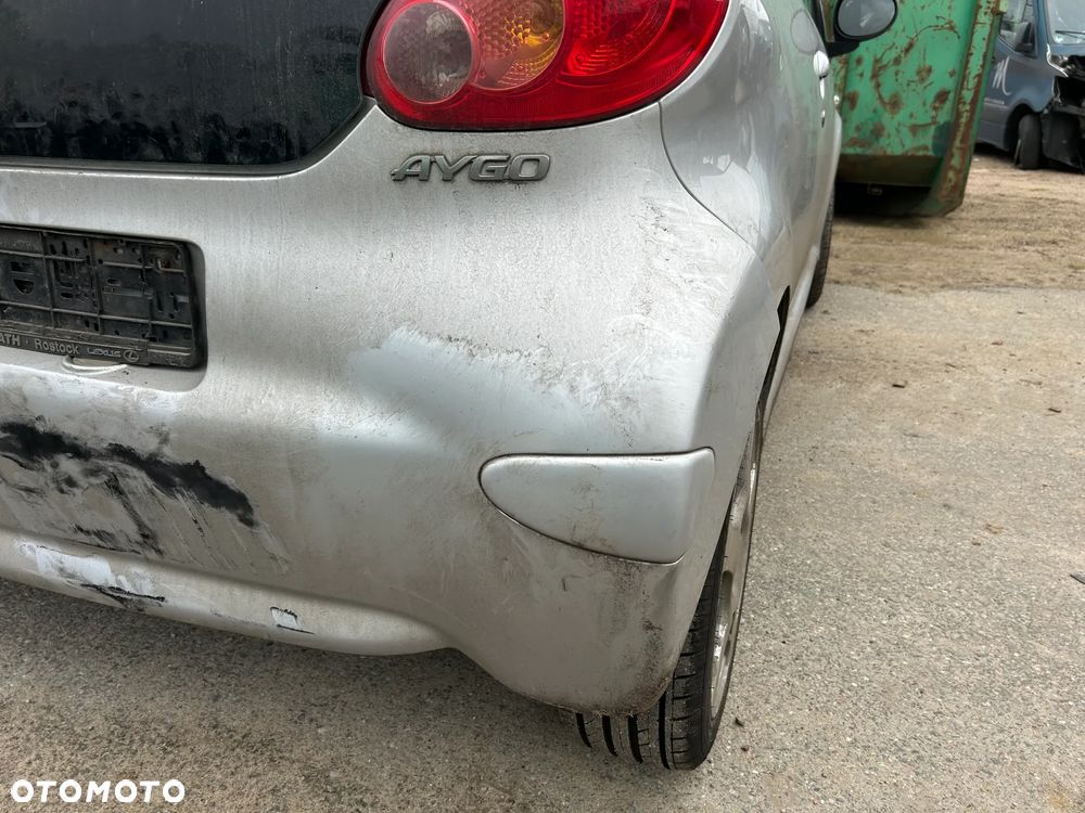ZDERZAK TYLNY TYŁ TOYOTA AYGO I - 4
