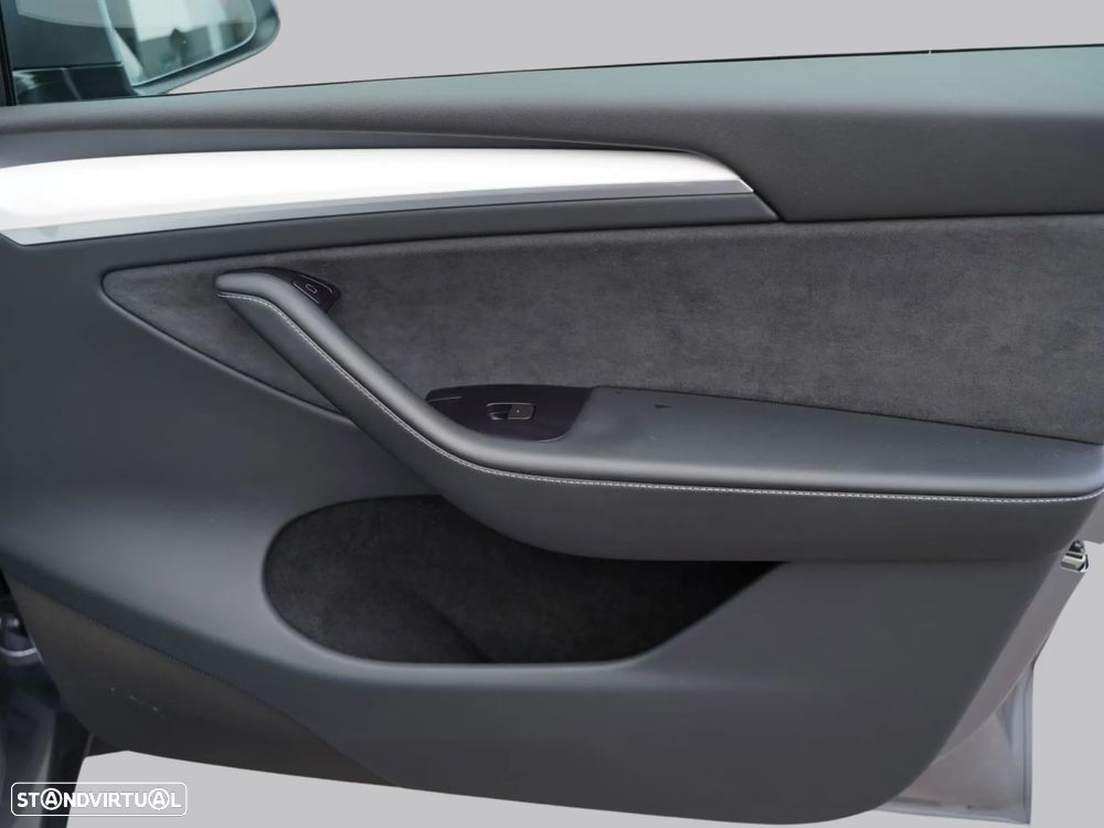 Tesla Model Y Performance Dual Motor AWD - 9
