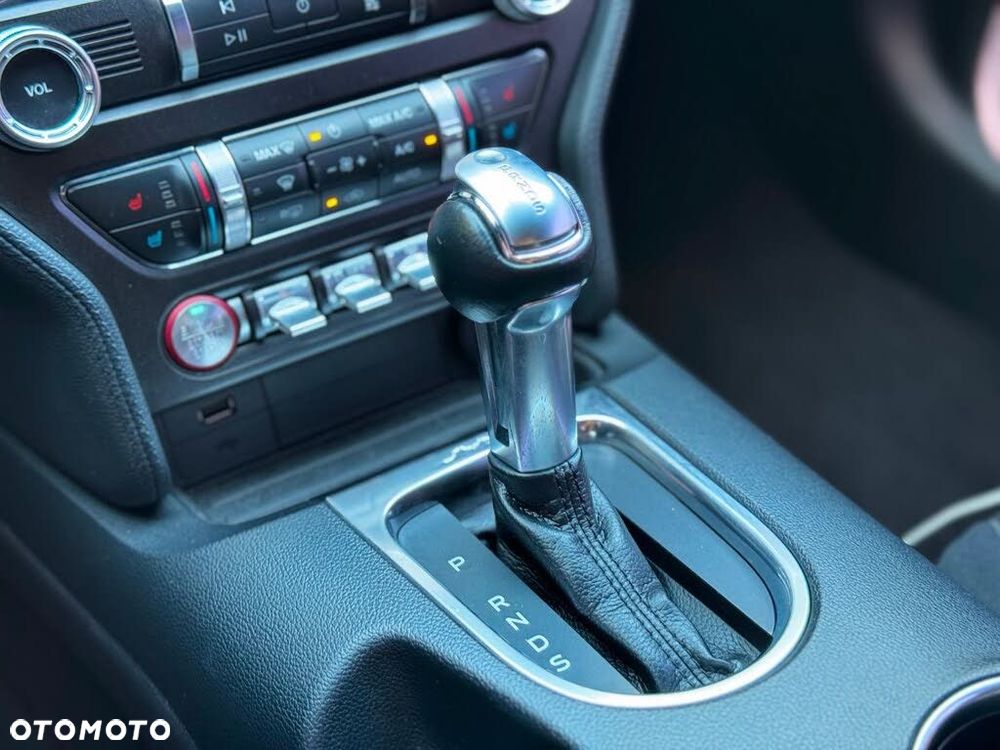 Ford Mustang - 25