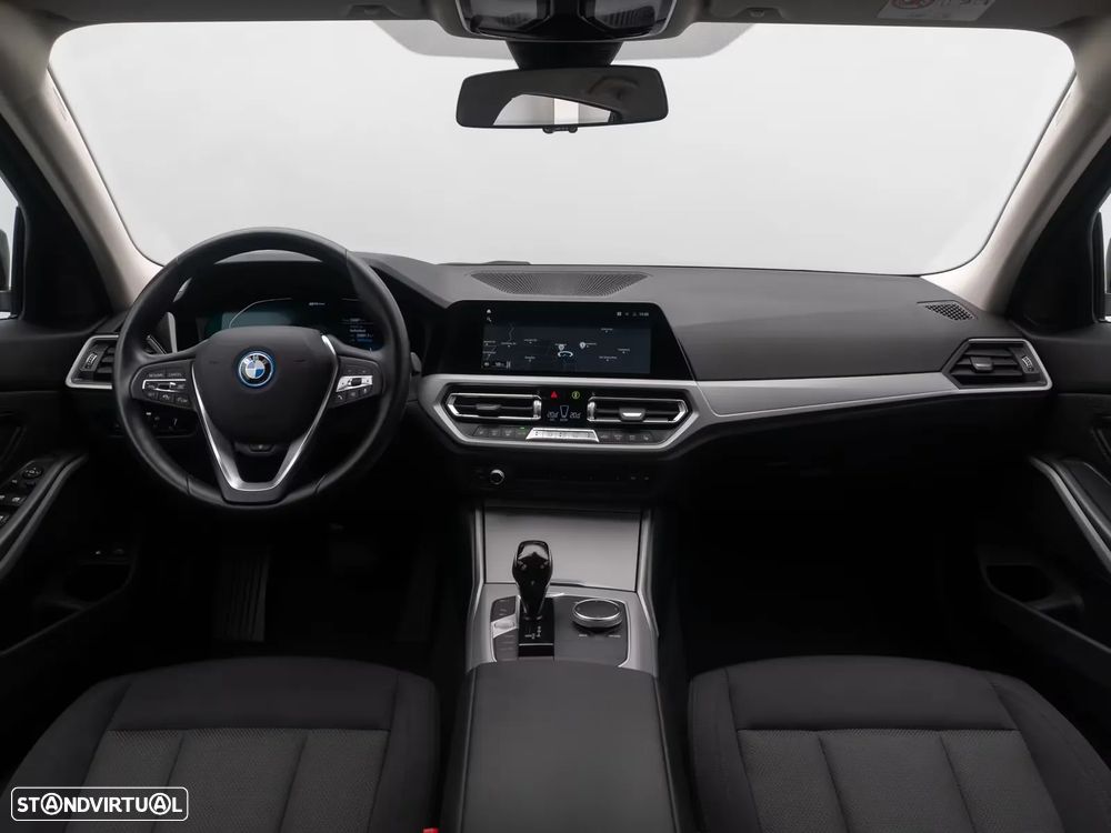 BMW 330 e Auto - 4