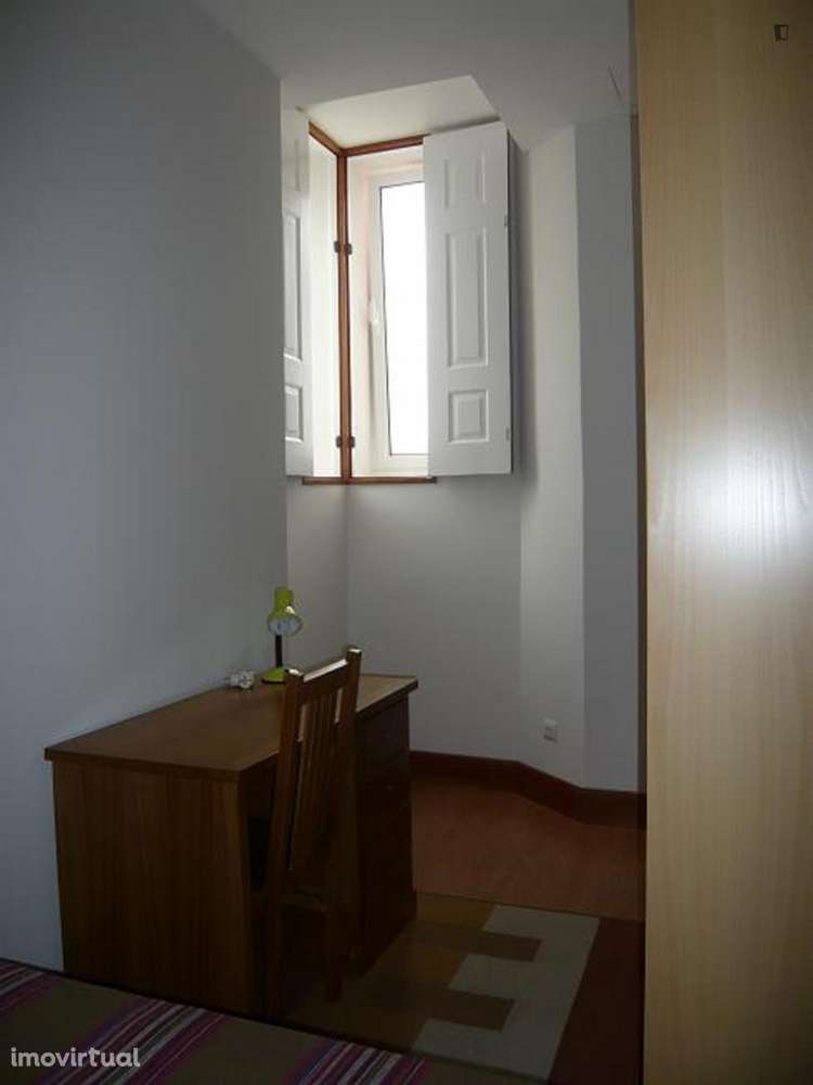 Quarto - localizado em Cidral Coimbra - Grande imagem: 2/11