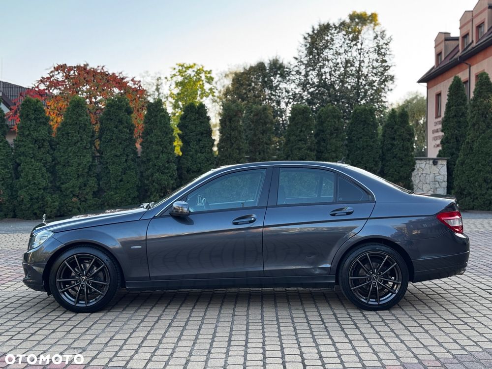 Mercedes-Benz Klasa C 180 CGI Automatik BlueEFFICIENCY Avantgarde - 35