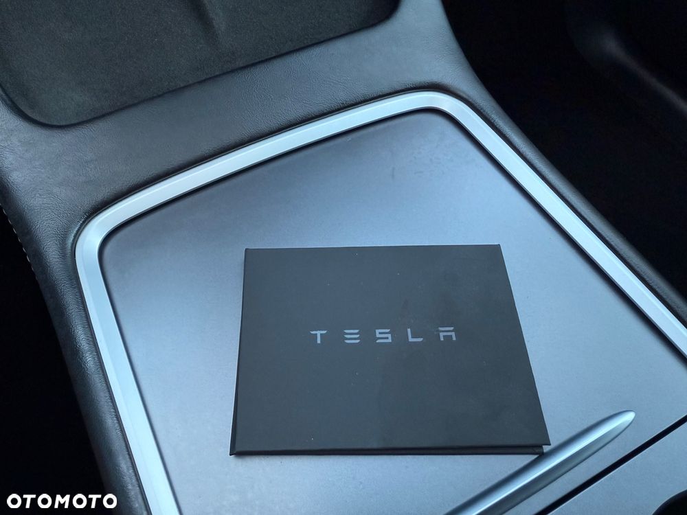 Tesla Y - 20
