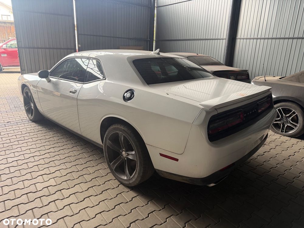 Dodge Challenger - 4