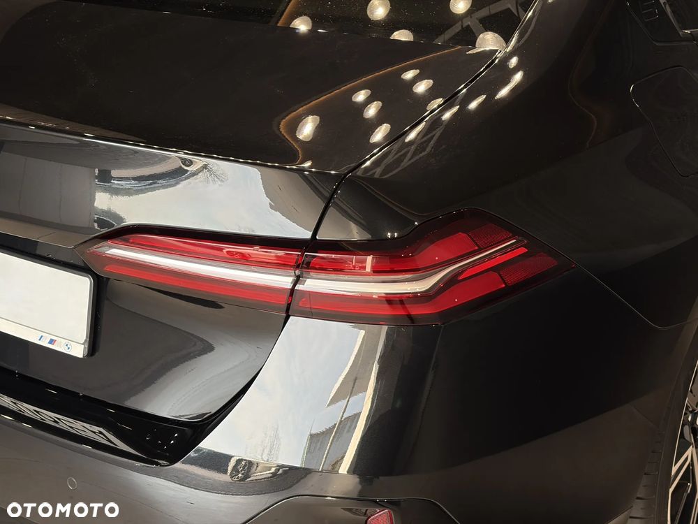 BMW Seria 5 520i mHEV M Sport - 14