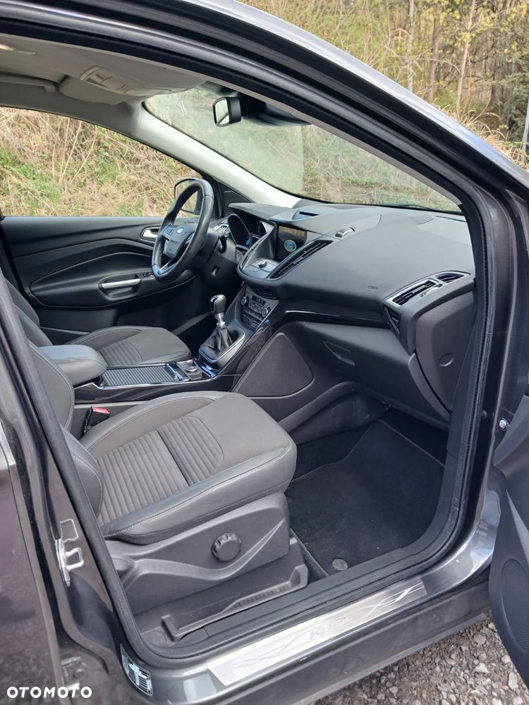 Ford Kuga 1.5 EcoBoost 2x4 Titanium - 16