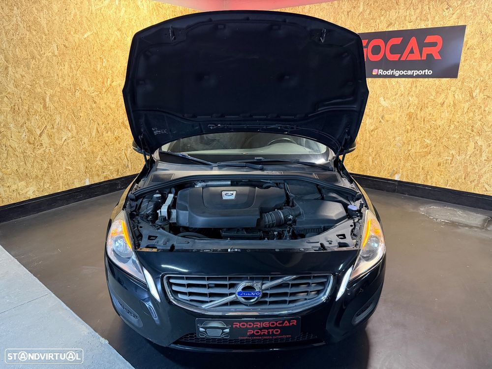 Volvo V60 2.0 D3 Momentum Start/Stop - 29