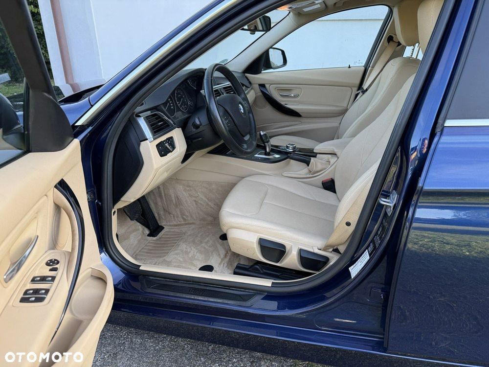 BMW Seria 3 320i Luxury Line - 17