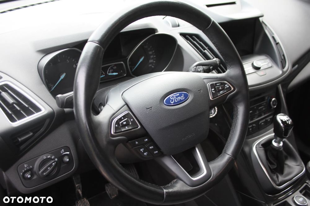 Ford Kuga 1.5 EcoBoost 2x4 Titanium - 16