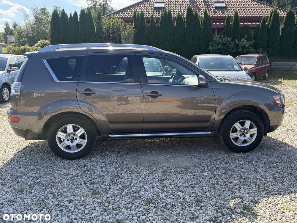 Mitsubishi Outlander - 3