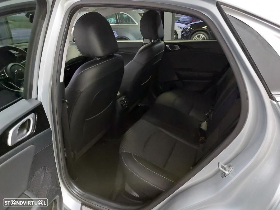 Kia XCeed 1.6 GDi PHEV First Edition - 17