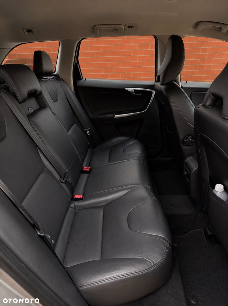 Volvo XC 60 D4 Geartronic Momentum - 12