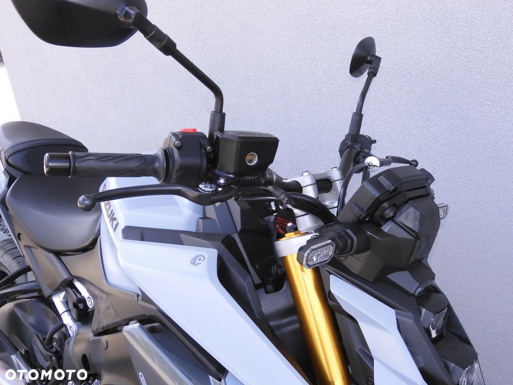 Suzuki GSX 1000 - 25