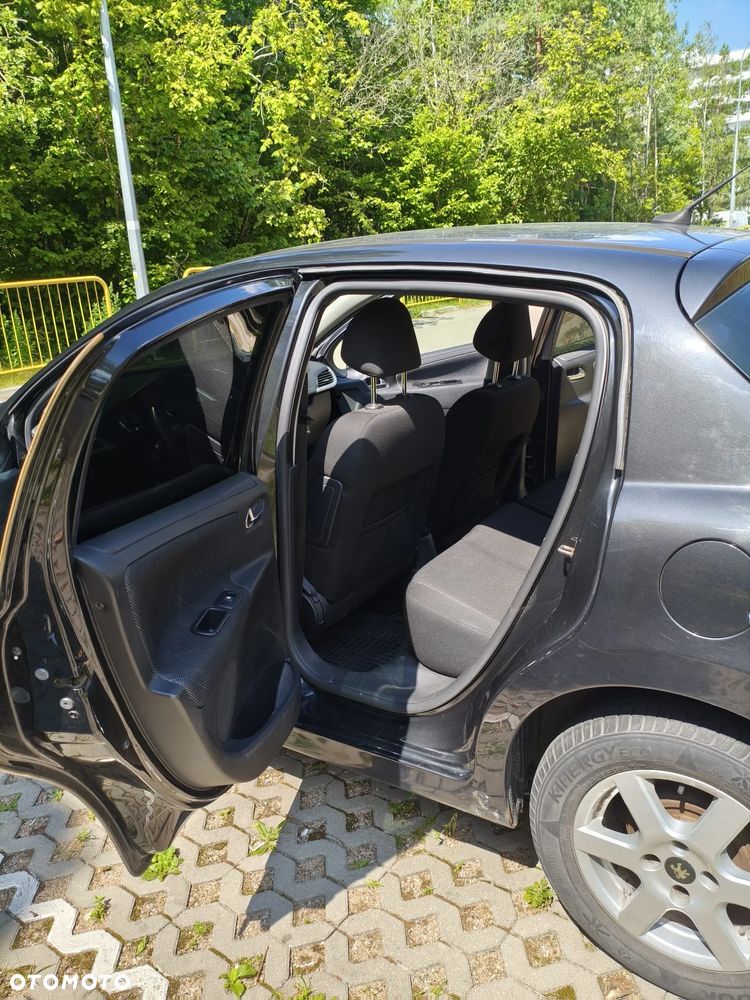 Peugeot 207 - 23