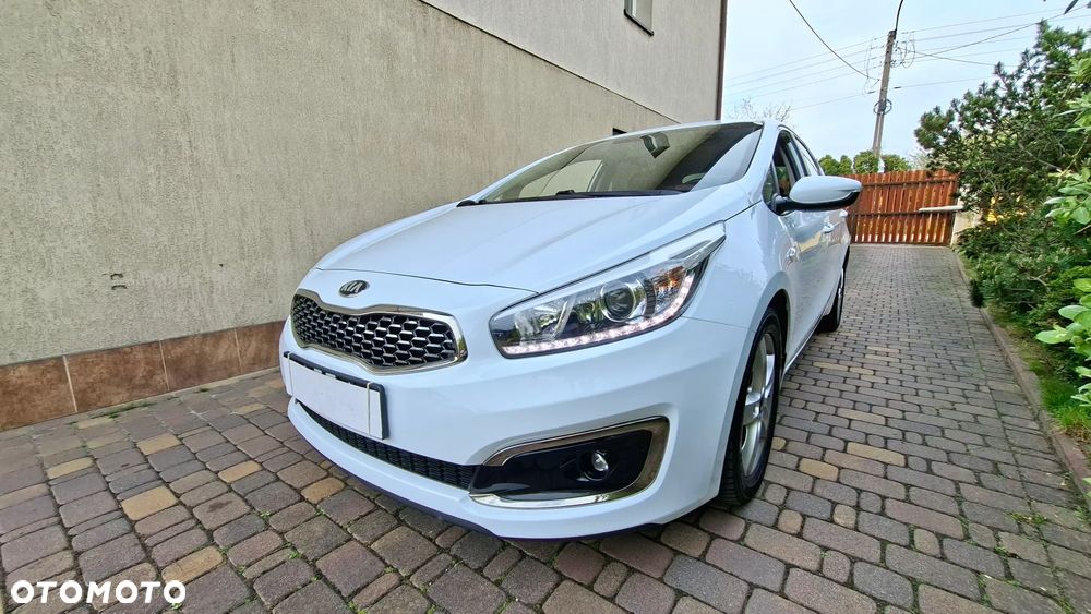 Kia Ceed 1.6 CRDi 136 ISG Dream-Team Edition - 2