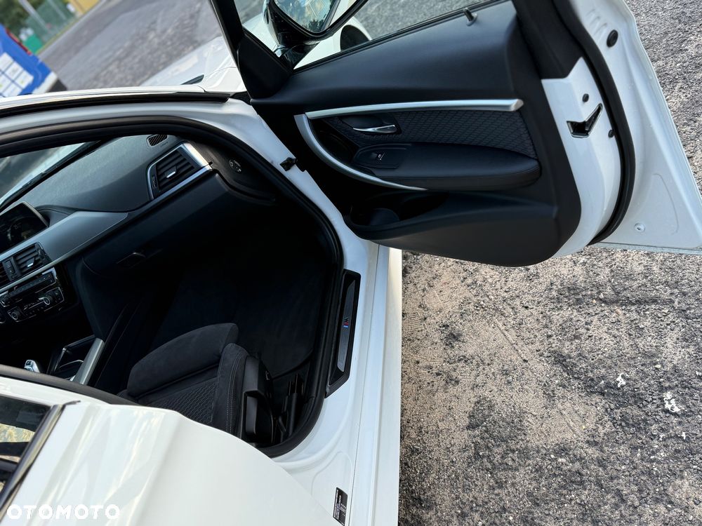 BMW Seria 3 318i M Sport - 15