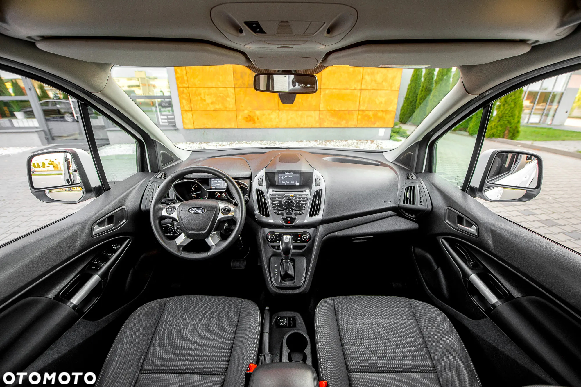 Ford Tourneo Connect Grand - 28