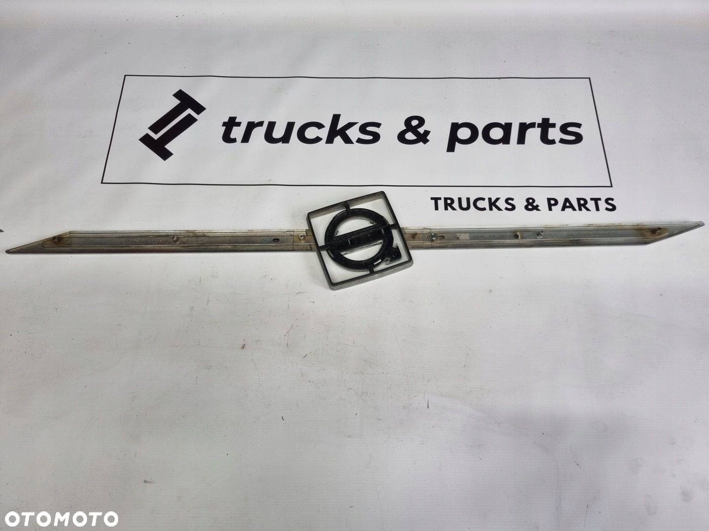 EMBLEMAT ATRAPY MASKI KABINY VOLVO FH 12 13 - 3