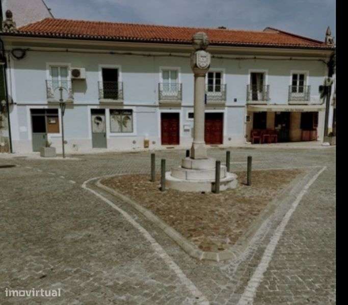 Loja no largo da praça - Grande imagem: 2/7