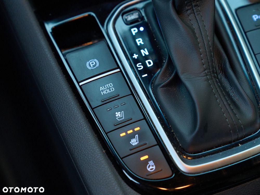 Hyundai IONIQ - 12