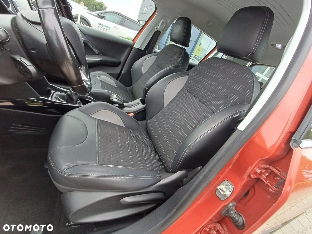 Peugeot 2008 1.2 Pure Tech Allure S&S - 9