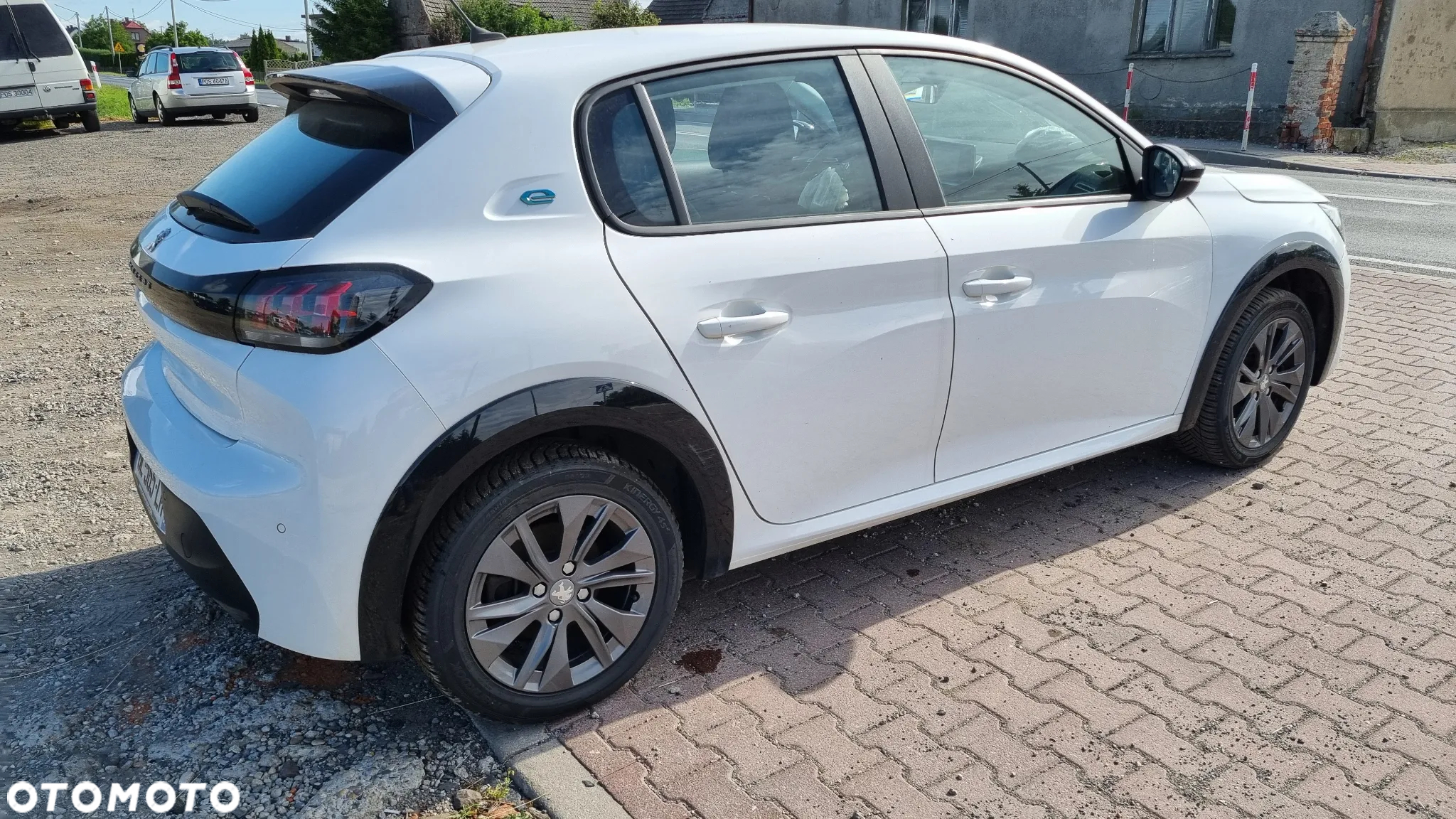 Peugeot 208 - 10