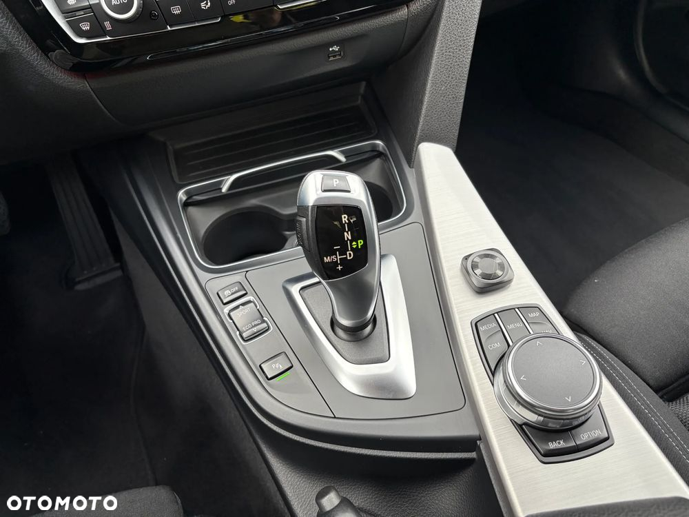 BMW Seria 3 330i xDrive Sport Line - 9