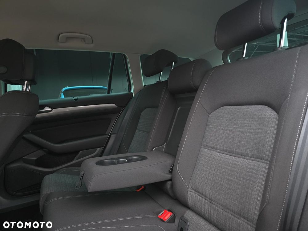 Volkswagen Passat - 25