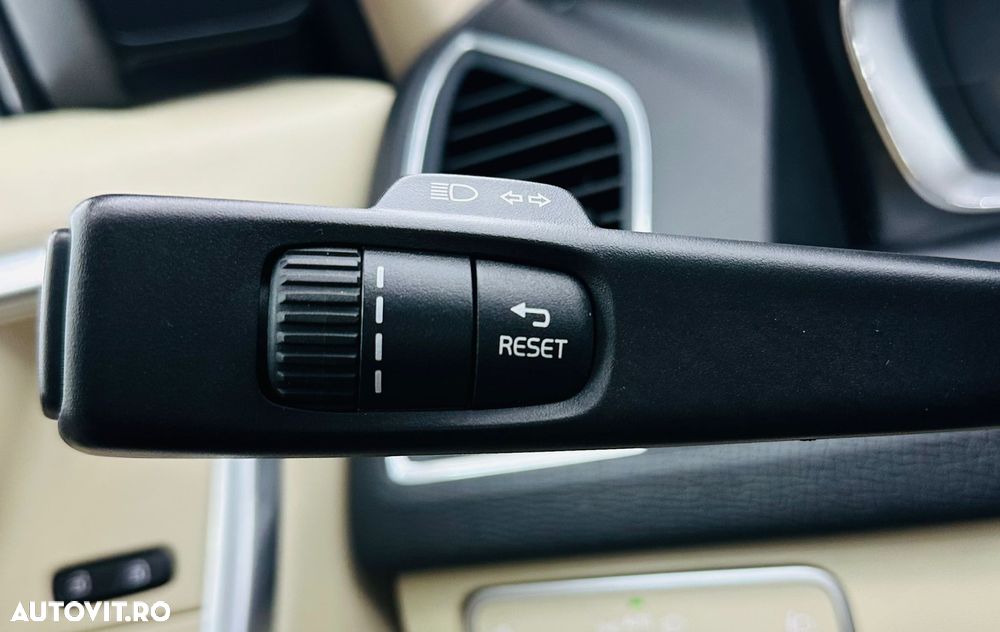 Volvo XC 60 D4 Geartronic Momentum - 28