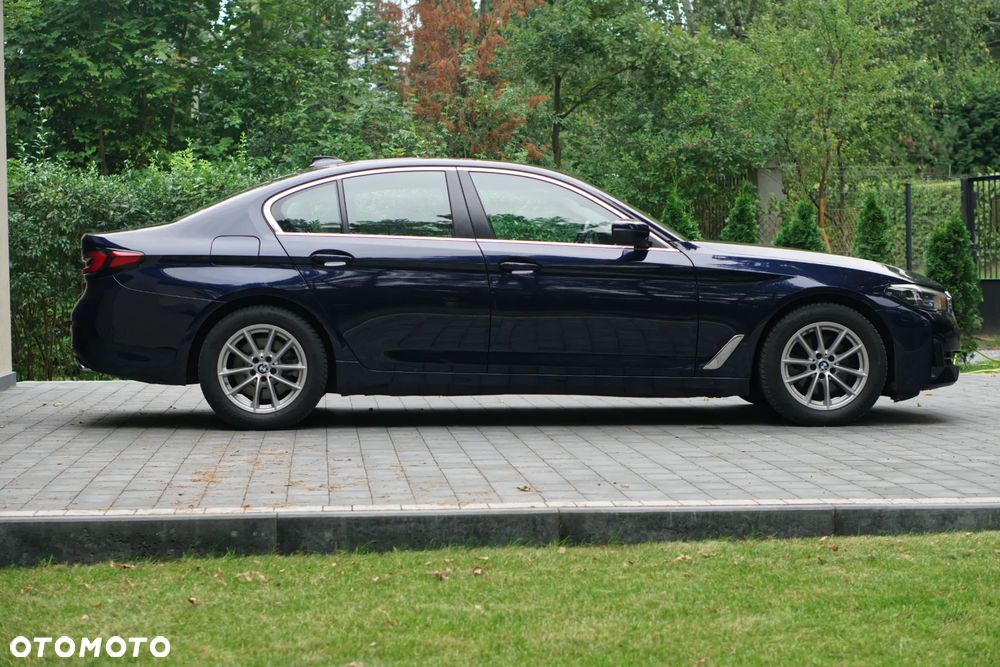 BMW Seria 5 520d xDrive MHEV - 11