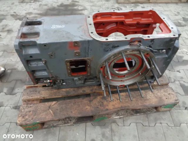 Obudowa tylnego mostu 5173156 New Holland 8560 - 1