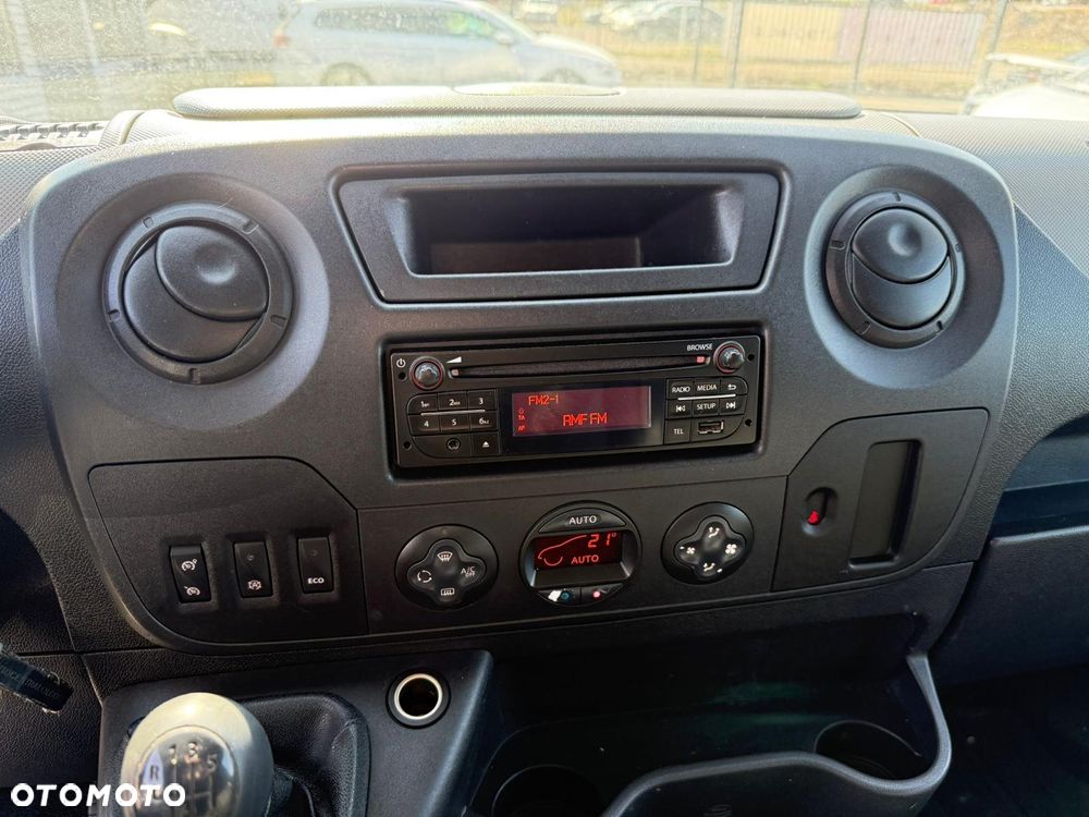 Nissan NV40 - 16