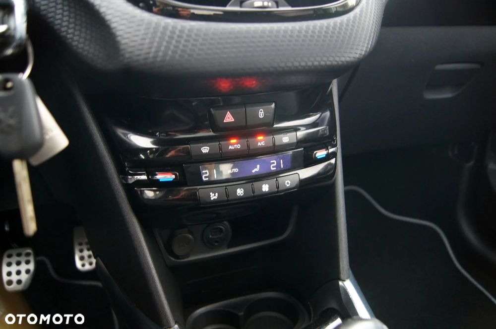 Peugeot 2008 1.6 BlueHDi Allure - 16