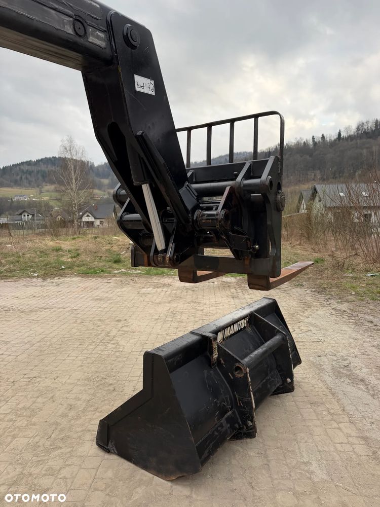 Manitou MT932 Ładowarka Teleskopowa dźwig wózek 9m. UDŹWIG 3,2 tony. Przebieg 2760 MTG jak Nowa z SALONU 2014rok z Norwegii z Gospodarstwa rolnego. Silnik PERKINS 100km. Serwisy w Dekra! Widły i łyżka. Ani deka luzu czy wycieku. OKAZJA! Jazda REWERS + 4 biegi. Skręt 3 tryby. - 27