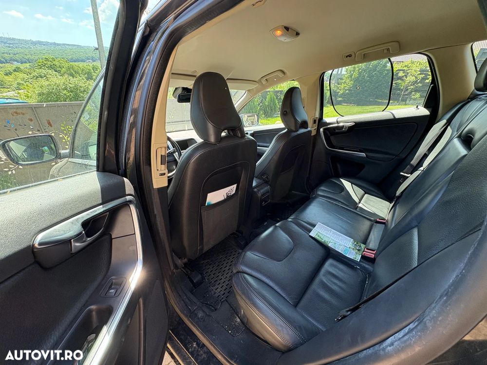 Volvo XC 60 D3 AWD Aut. Momentum - 9