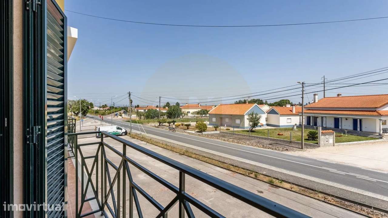 Andar de Moradia T4 | Varandas | Suite | Foros de Salvaterra - Grande imagem: 3/37