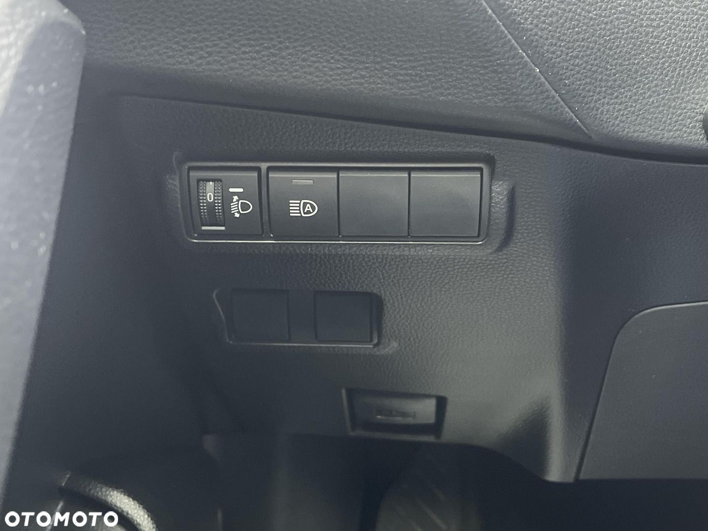 Toyota Corolla Cross - 18