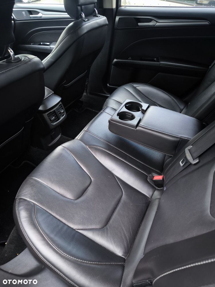 Ford Fusion - 8