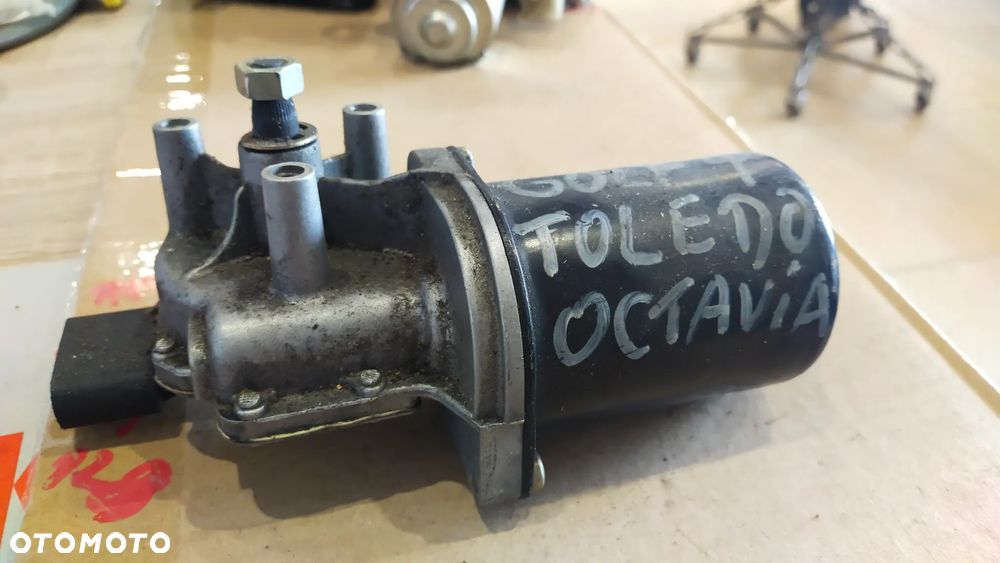 SILNIK WYCIERACZEK PRZEDNICH  TOLEDO OCTAVIA GOLF - 1