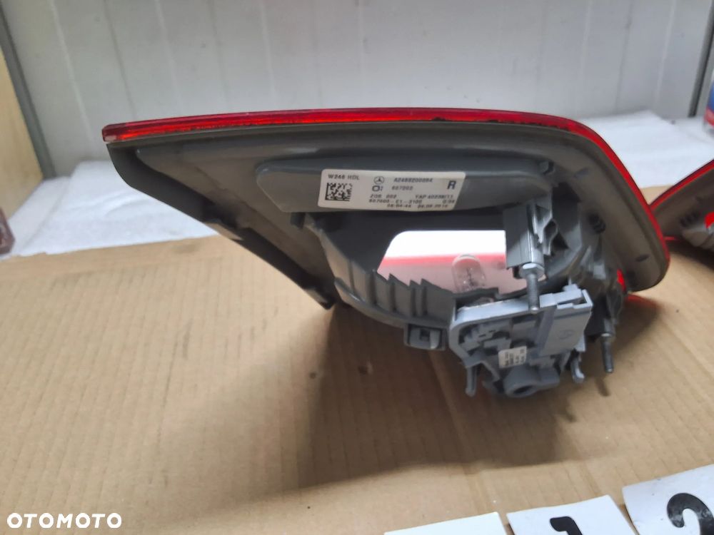 MERCEDES B-KLASA W246 LAMPY TYLNEJ KLAPY BAGAŻNIKA LEWA PRAWA  A2468200864 A2468200764 - 8