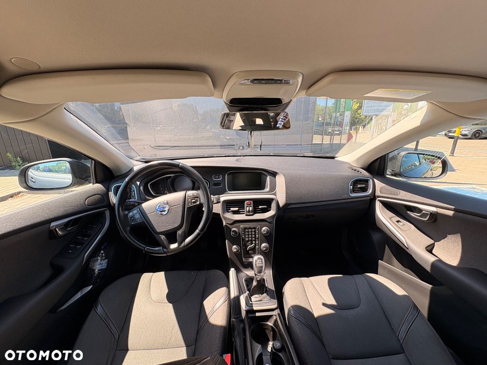 Volvo V40 D3 Momentum - 4
