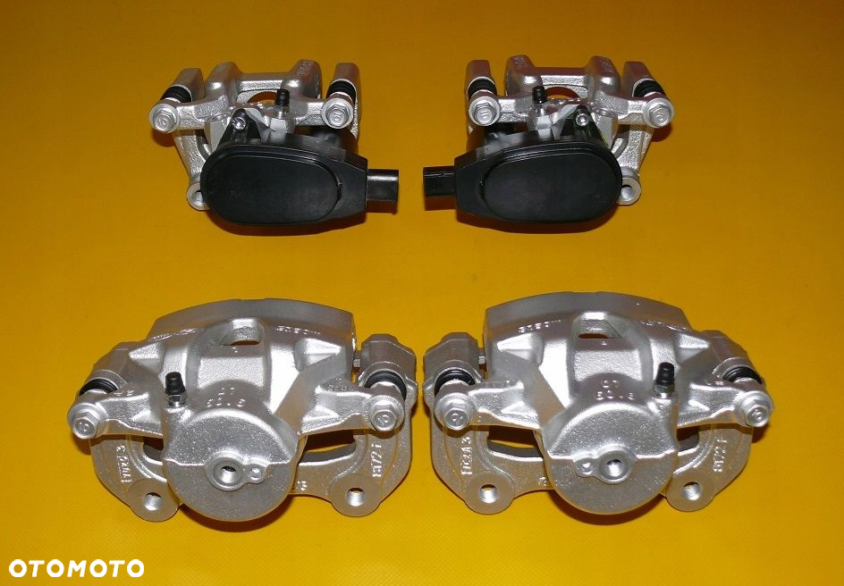 ZACISKI JARZMA LEWY PRZÓD TYŁ HYUNDAI TUCSON III 3 305/25 302/10mm 15-20r. - 10
