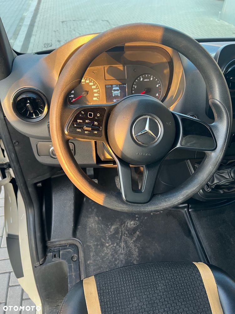 Mercedes-Benz 519 model - 9