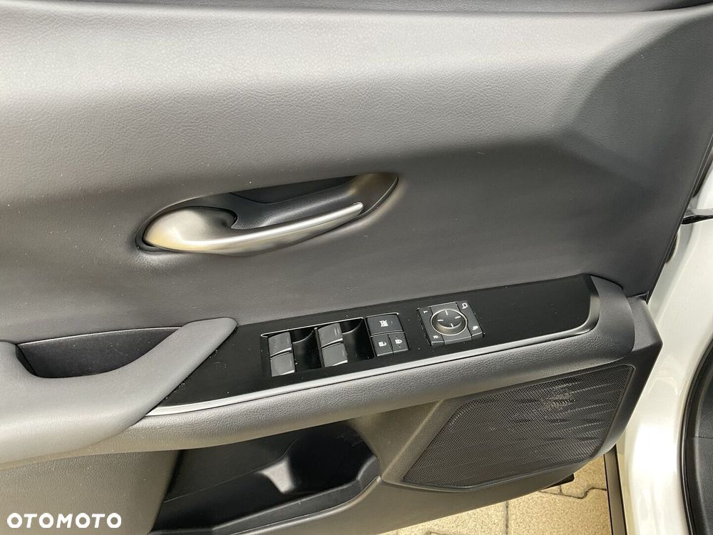 Lexus UX - 15