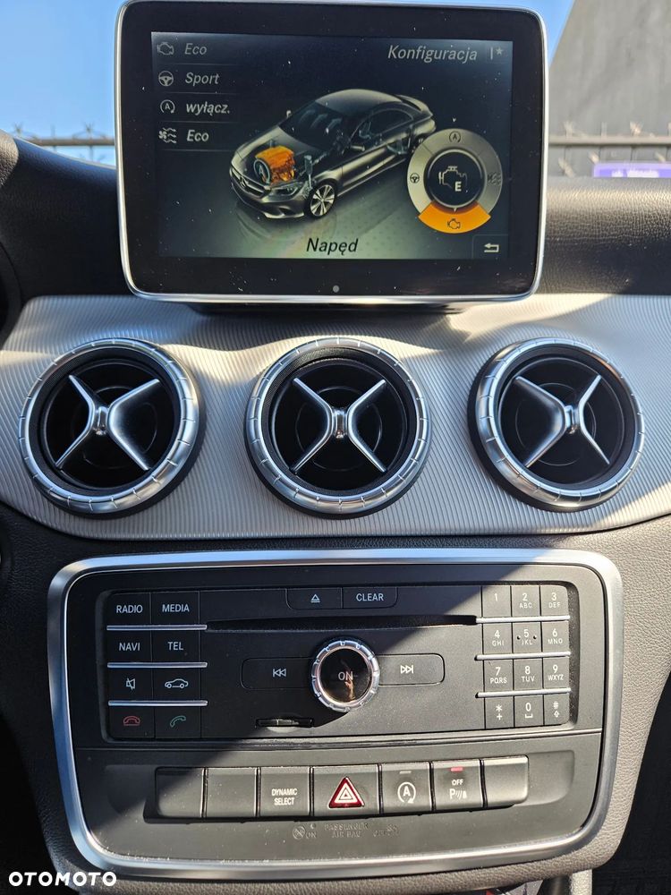 Mercedes-Benz CLA 200 7G-DCT Urban - 5