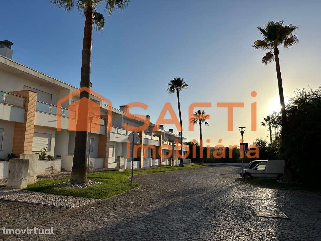Magnifica Moradia geminada T2 com piscina em Albufeira! - Grande imagem: 2/10