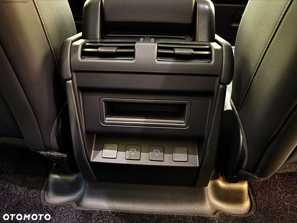 Land Rover Defender - 27